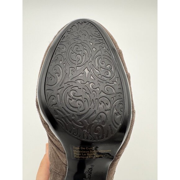 Womens 6.5 Clarks Artisan Brown Suede Heeled Ankle Bootie Side Zip LEFT ONLY - Picture 7 of 10